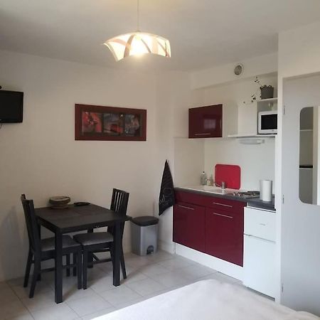 Studio De Plain-Pied Avec Terrasse Tout Proche Mer Courseulles-sur-Mer Esterno foto