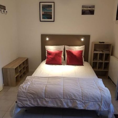 Studio De Plain-Pied Avec Terrasse Tout Proche Mer Courseulles-sur-Mer Esterno foto