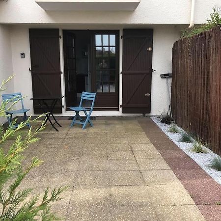 Studio De Plain-Pied Avec Terrasse Tout Proche Mer Courseulles-sur-Mer Esterno foto