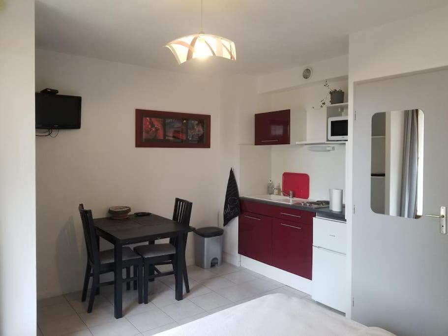 Studio De Plain-Pied Avec Terrasse Tout Proche Mer Courseulles-sur-Mer Esterno foto