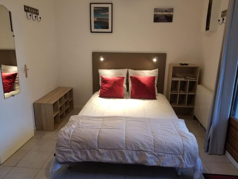 Studio De Plain-Pied Avec Terrasse Tout Proche Mer Courseulles-sur-Mer Esterno foto