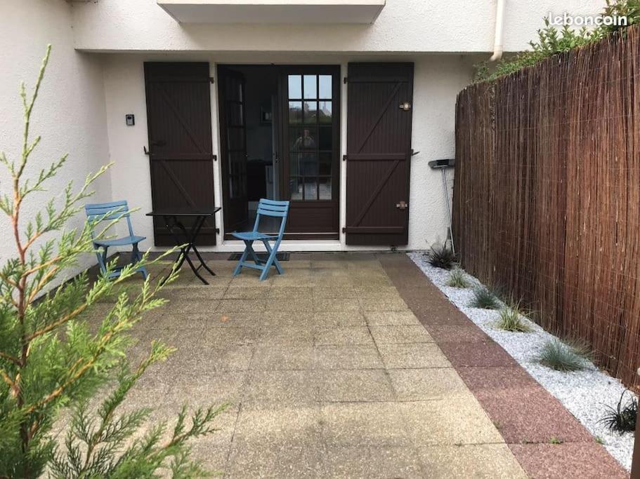 Studio De Plain-Pied Avec Terrasse Tout Proche Mer Courseulles-sur-Mer Esterno foto