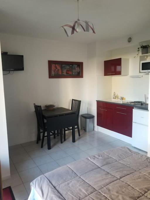 Studio De Plain-Pied Avec Terrasse Tout Proche Mer Courseulles-sur-Mer Esterno foto